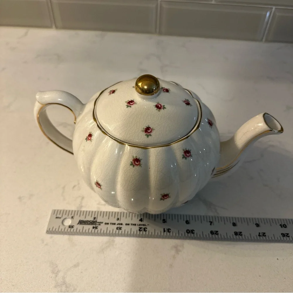 Vtg. Gibson, England, China teapot🫖 , Cream  w/Small Roses‎ & Gold Accents